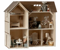 Maileg Farmhouse Dollhouse 11 Maileg Farmhouse Dollhouse -Maileg 11 3002 00 01 5 900x750 resize fill ed141311 48c4 4067 93cc 67d6b93fa187