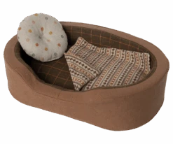 Maileg Cozy Dog Or Cat Bed -Maileg 16 3922 01 01 3 900x750 resize fill 2048x png