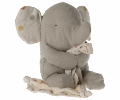 Maileg Lullaby Friends - Elephant - Iron Grey (Plays Music) -Maileg 16 4971 00 6 900x750 resize fill