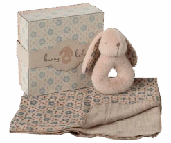 Maileg Bunny Rattle & Burp Cloth Set - Powder -Maileg 16 5701 00