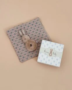 Maileg Bunny Rattle & Burp Cloth Set - Cream Peach