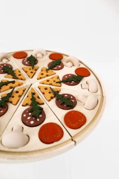 Sabo Concept Wooden Pizza -Maileg ca439494aa448e0755f42e81f7ef9872f35d2127b9022e40afc395e08a026076 jpeg 8768da81 4154 45da afa5 4aa0d9a62734